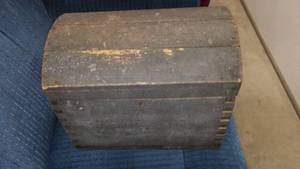 lot 633 image: Vintage WWI Ammo Wood Chest.