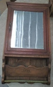 lot 639 image: Vintage Medicine Cabinet 1922.