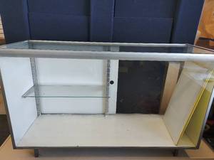 Display Cabinet with Metal Feet