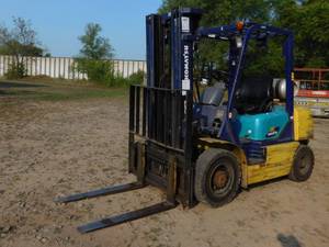 lot 2 image: 2001 Komatsu FG25T-12 Forklift