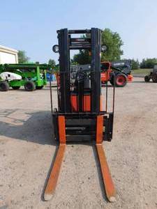 lot 4 image: Linde E15S Electric Forklift