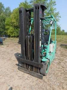 lot 9 image: 1997 Mitsubishi FGC30B Forklift