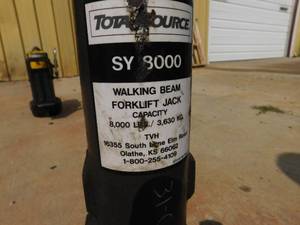 lot 15 image: 8000lb Forklift Jack