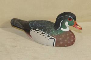 lot 24 image: American Wildlife Collection Hand Painted Wood Duck Drake - 1984