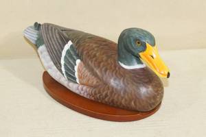 lot 27 image: Sculptured and Painted Wood Duck Decoy