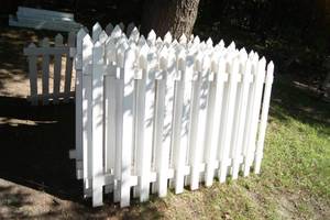lot 16 image: 11 White PVC Picket Fence Panels