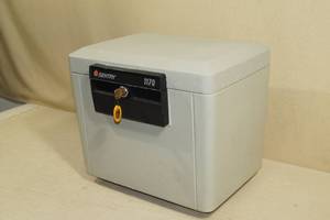 lot 36 image: Sentry 1170 Fire Safe Security Chest with Key