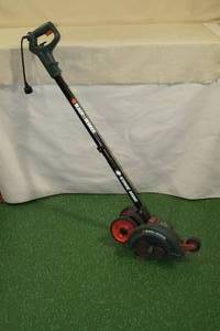 lot 52 image: Black & Decker Edge Hog Electric Edger