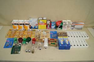 lot 40 image: Assorted Light Bulbs