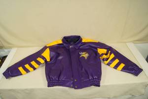 lot 75 image: Vintage Minnesota Vikings Jacket - Medium
