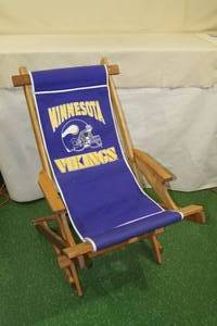 lot 61 image: Minnesota Vikings Lawn Chair - Wood Sling