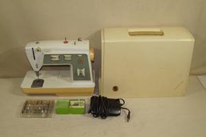 lot 94 image: Vintage Singer Model 774 Sewing Machine