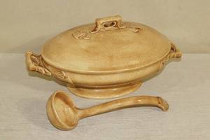 lot 98 image: Vintage Soup Tureen with Ladel