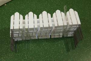 lot 104 image: White Picket Decorative Garden Liner