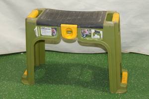 lot 106 image: Yardworks Garden KneelerSeat