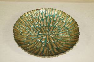 lot 134 image: Green and Gold Decorative Glass Bowl