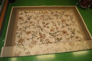 lot 133 image: Plateau Floral Ivory Area Rug