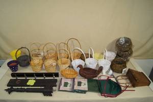 lot 155 image: Baskets and Dcor