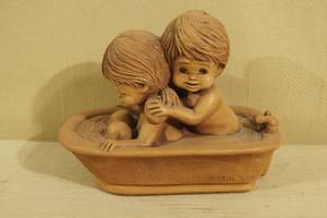 lot 158 image: Fannykins Scrub R Up Figurine