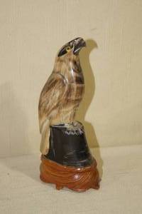 lot 163 image: Hand Carved Buffalo Horn Bird Statue