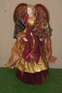 lot 169 image: Large Free Standing Angel Figure - 25 Tall