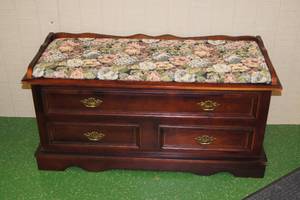 lot 175 image: Wood Entryway Bench with Storage