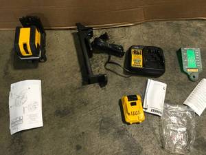 lot 9 image: Dewalt 12-Volt MAX Lithium-Ion 100 ft. Red Self-Leveling 2-Spot Cross Line Laser with AA Battery Starter Pack & TSTAK Case (open box) review pictures