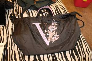 lot 363 image: Victorias Secret Carry Bag