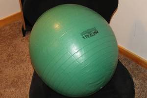lot 371 image: Theraband Pro Series Fitness Ball Green 26D