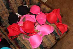lot 380 image: Lot of (6) Victorias Secret Womens Bras 36A