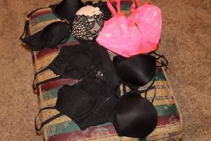 lot 382 image: Lot of (5) Victorias Secret Womens Bras 36B