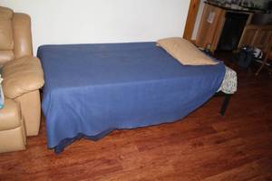 lot 389 image: Twin Bed
