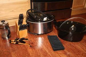 lot 391 image: Kitchenwares  with Crock Pot, Pan, Knife Block and Knife Set, Misc. Kitchenwares