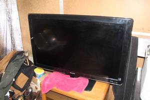 lot 393 image: Philips 1080P LCD Flat Screen TV 47