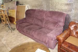lot 425 image: Linen Upholstered Living Room Couch