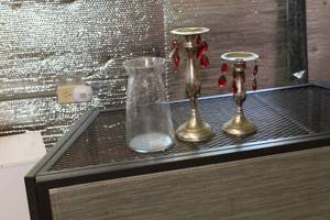 lot 418 image: 9 Clear Glass Vase, Brass Candleholders with Red Accents (x2)