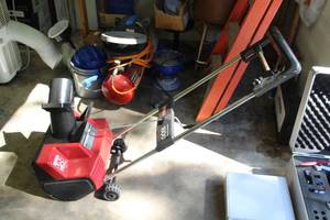 lot 459 image: Toro Power Curve 1800 Snowblower