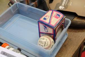 lot 462 image: Autographed Baseball
