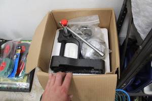 lot 479 image: Bench Vise (in box)