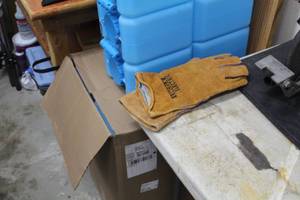 lot 481 image: Lincoln Electric Leather Work Gloves