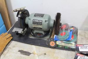 lot 482 image: Delta 23-880 8 Bench Grinder  with Replacement Heads
