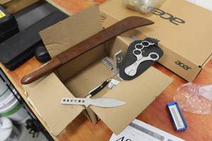 lot 490 image: Wood Handle Machete, Throwing Knife, Brass Knuckle Toe Cutter, Folding Knives, Metal Brackets