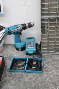 lot 505 image: Makita 6336D 14.4V Cordless Drill  with Battery, Charger, Bits
