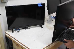 lot 538 image: Lot of (2) Computer Monitors  - 24 Insignia with remote, 27 Dell with keyboard