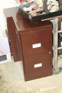 lot 553 image: Lot of (2) Filing Cabinets 2-drawer