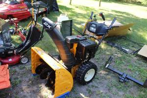 lot 265 image: Cub Cadet Snowblower