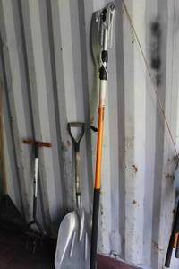 lot 280 image: Fiskars Pole Saw