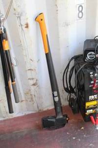 lot 281 image: Fiskars X27 FiberComp Axe  with Plastic Case
