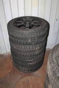 lot 307 image: Lot of (4) Bridgestone Blizzak WS70 P24540R18 93T Tires on 18 Rims