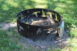 lot 317 image: Metal Firepit Ring  with Metal Grate
